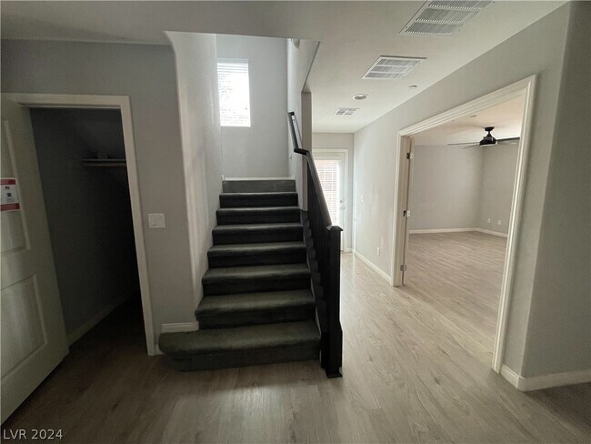 Foto del edificio - 6983 Walden Park St