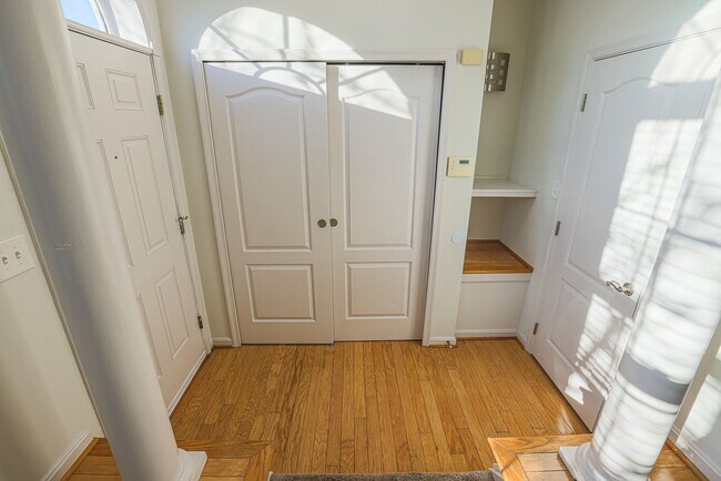 Building Photo - 641 Kirkcaldy Wy