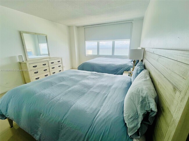 Building Photo - 5601 Collins Ave