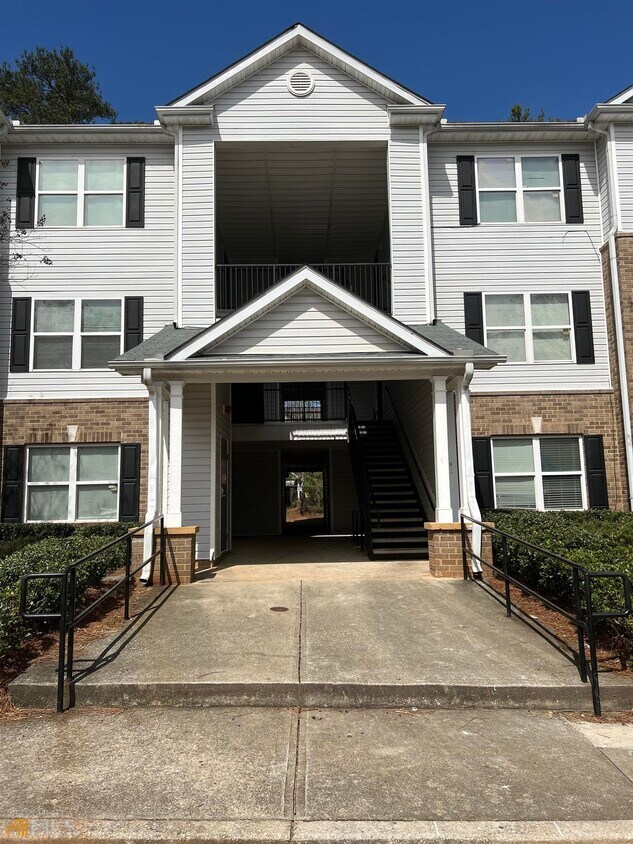 Primary Photo - 2201 Fairington Ridge Cir