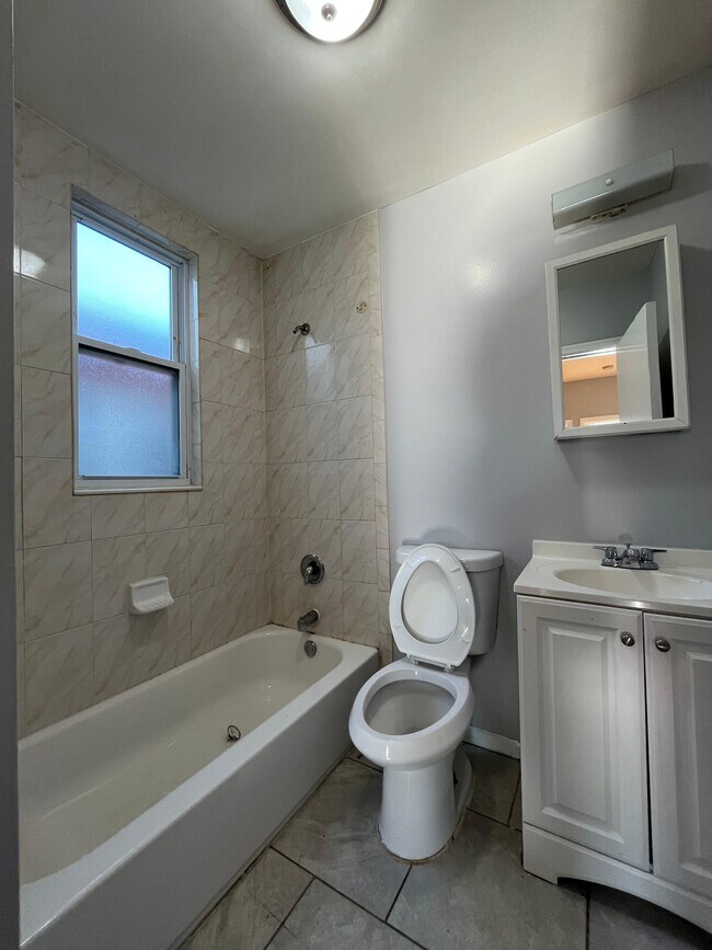 Foto del edificio - 158 Woodlawn Ave