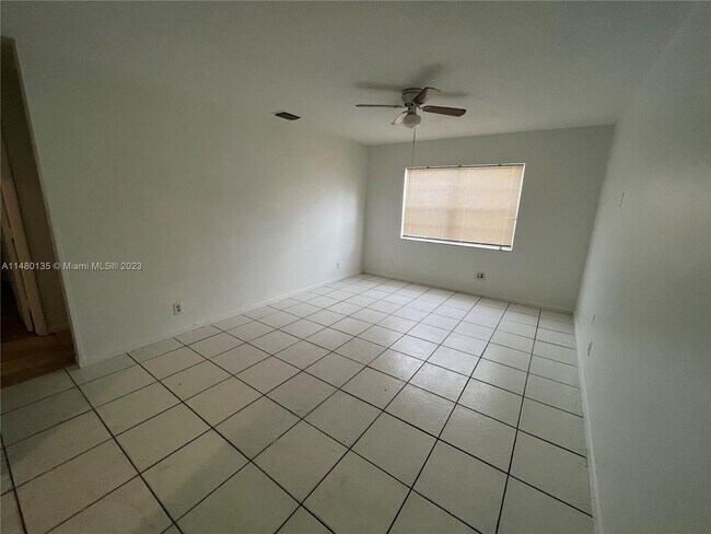 Building Photo - 1610 NW 52nd Ave