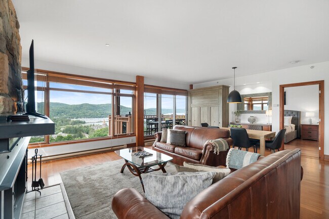 Building Photo - 172 Chem. au Pied de la Montagne