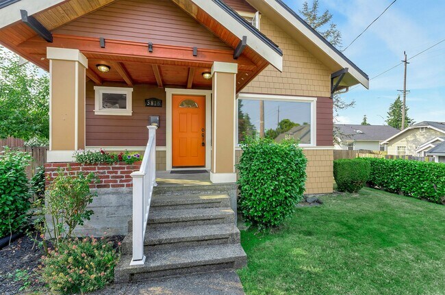 Foto del edificio - North End Tacoma Three Bed Craftsman