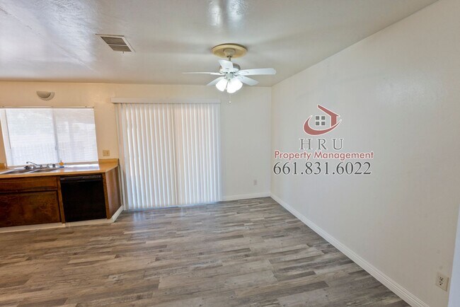 Foto del edificio - SW-Bakersfield 3 bedrooms 1 baths