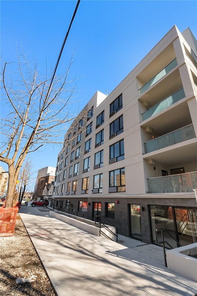 Building Photo - 3436 Kingsbridge Ave