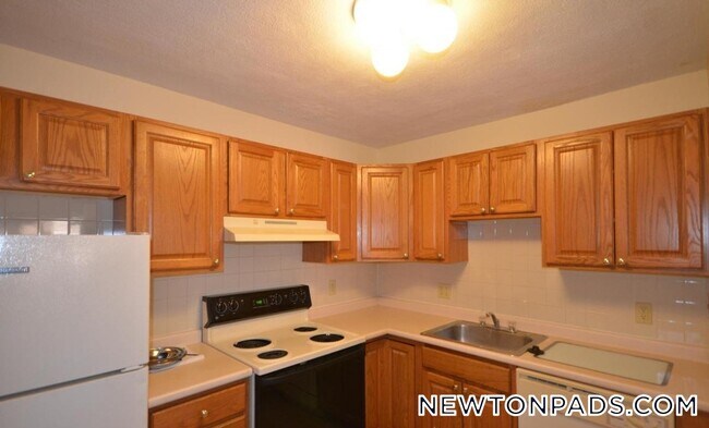 Building Photo - 286 Grove St