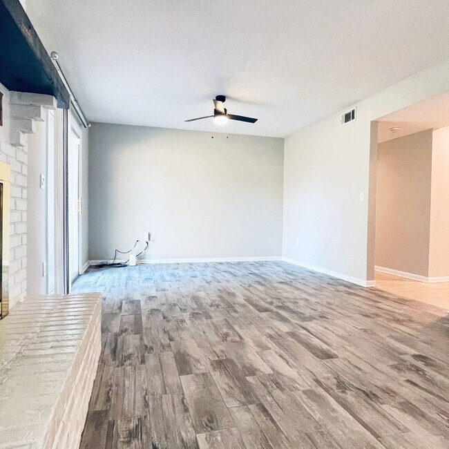Building Photo - RENOVATED 3bed/2bth Home!