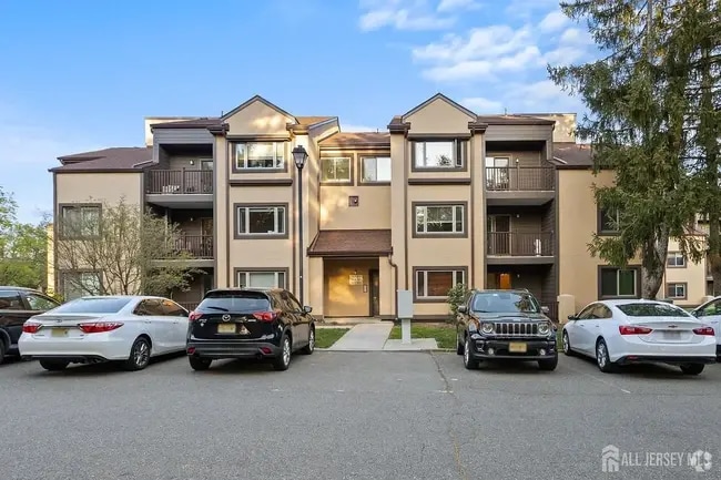 Building Photo - 3231 Sayre Dr