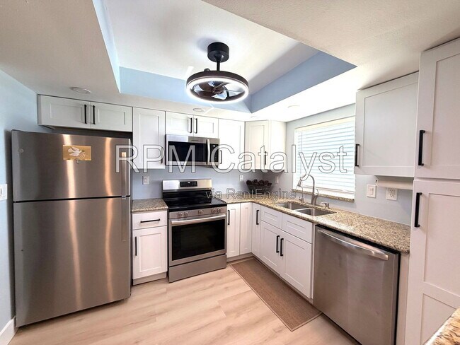 Foto del edificio - 4725 Cove Cir
