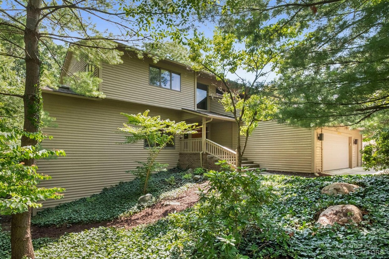 Primary Photo - 3530 Fox Hunt Dr