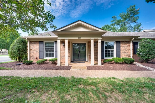 Building Photo - 225 Boxwood Dr