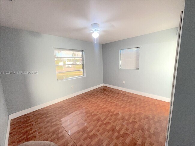 Foto del edificio - 20500 NW 28th Ave