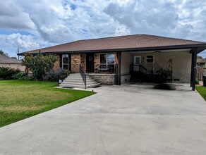 Building Photo - 219 Cheyenne Cir