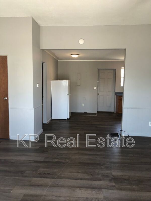 Foto del edificio - 28 W Main St