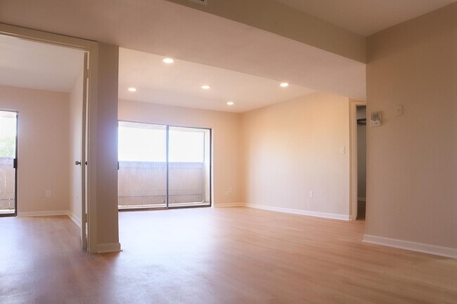 Building Photo - 8427 Hearth Dr