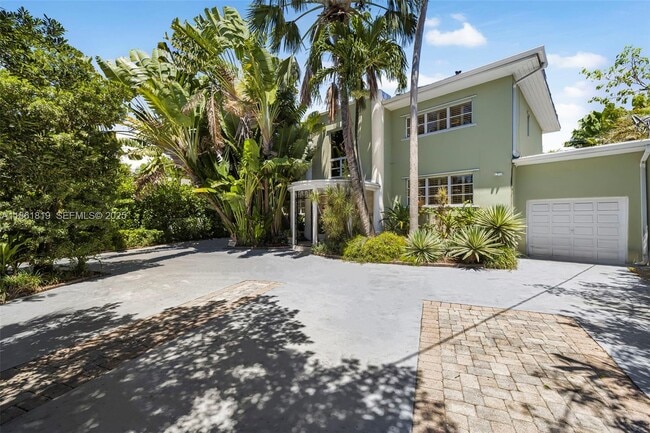 Foto del edificio - 3180 N Bay Rd