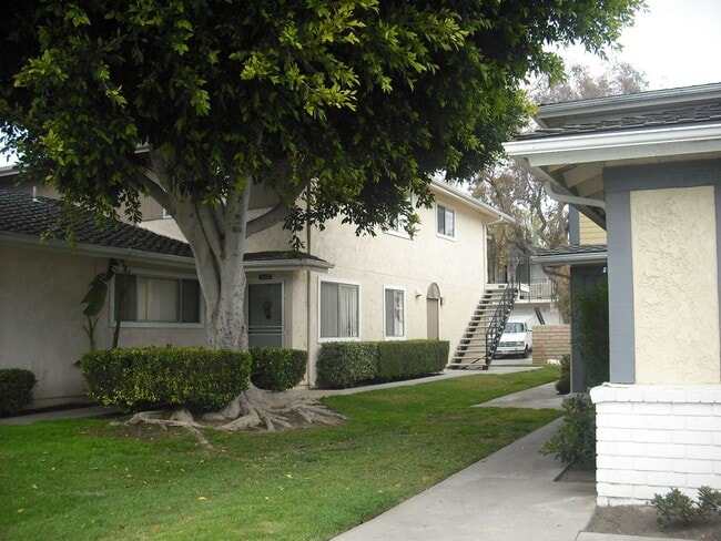 Building Photo - Move Right In - Nicely upgraded single sto...