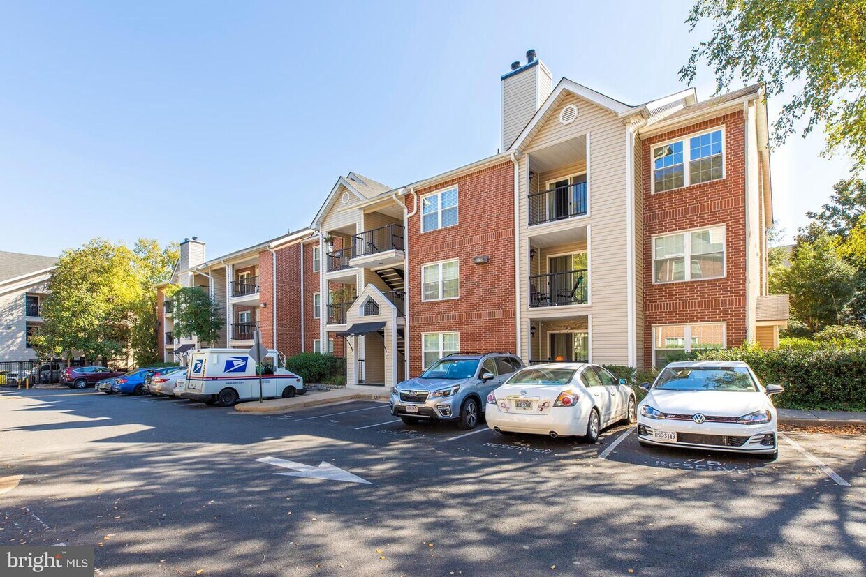 3304 Wyndham Cir Unit 334, Alexandria, VA 22302 Condo for Rent in