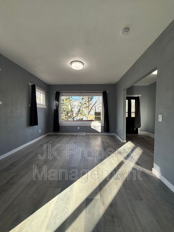 Building Photo - 1512 3rd Ave N