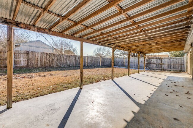 Foto del edificio - Cozy 3BD/2BA Home with Fireplace & Spaciou...