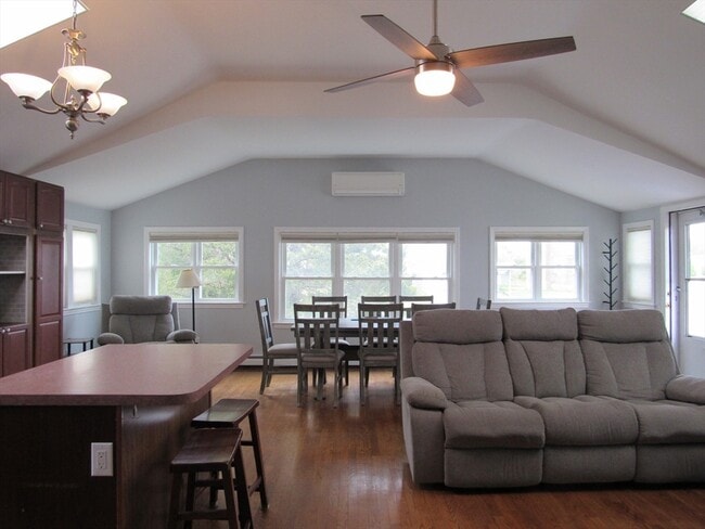Building Photo - 9 Saltworks Ln