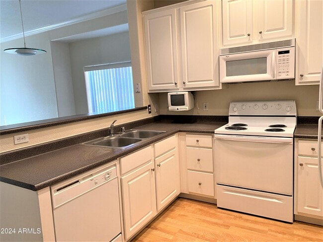 Building Photo - 4465 E Paradise Vlg Pkwy S