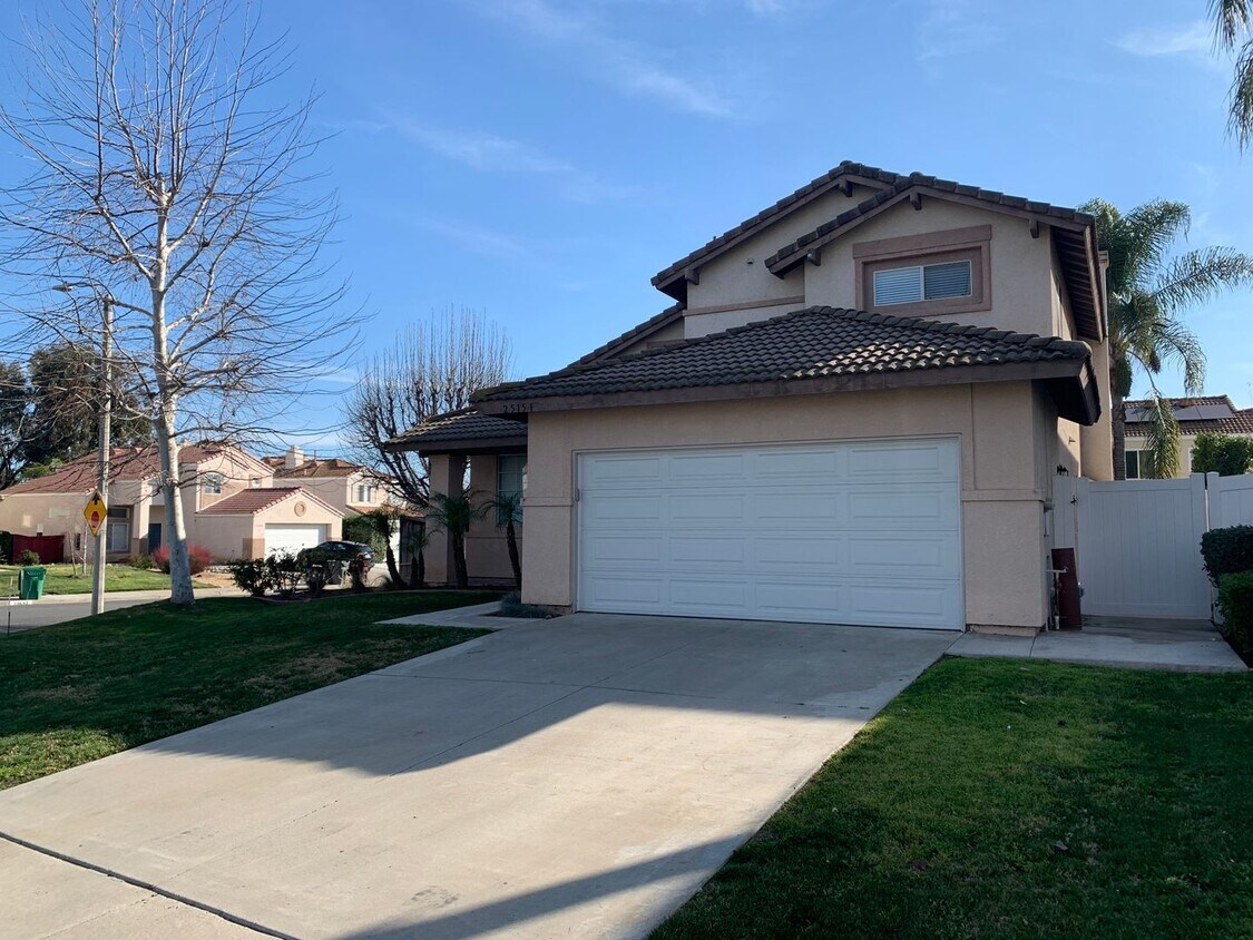 Building Photo - 4 bedroom 3 bath Home for rent in Murrieta