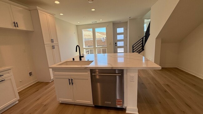 Building Photo - Stunning 3 bedroom, 2.5 bathrooms, 2 story...