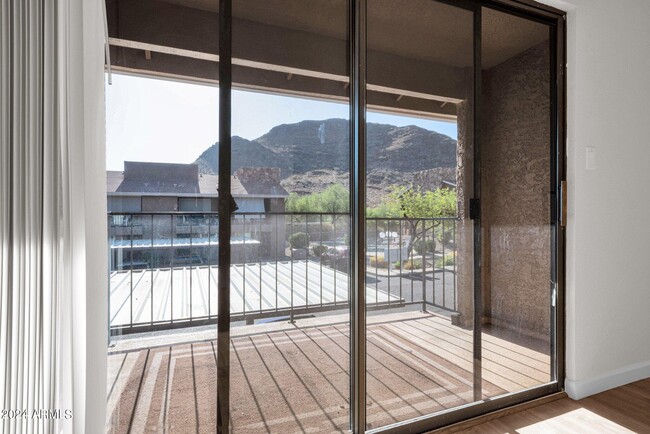 Foto del edificio - 1545 E Sahuaro Dr