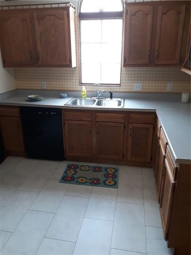 Building Photo - 2 bedroom 1 bath