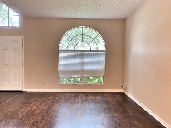 Building Photo - 10202 Grant Creek Drive