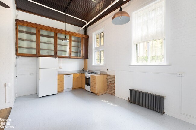 Building Photo - 375 Vanderbilt Ave