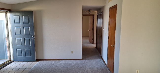 Building Photo - 610 Peach Tree Pl