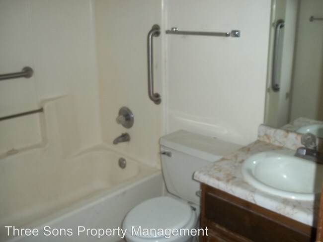 Building Photo - 536 Palomas Dr SE