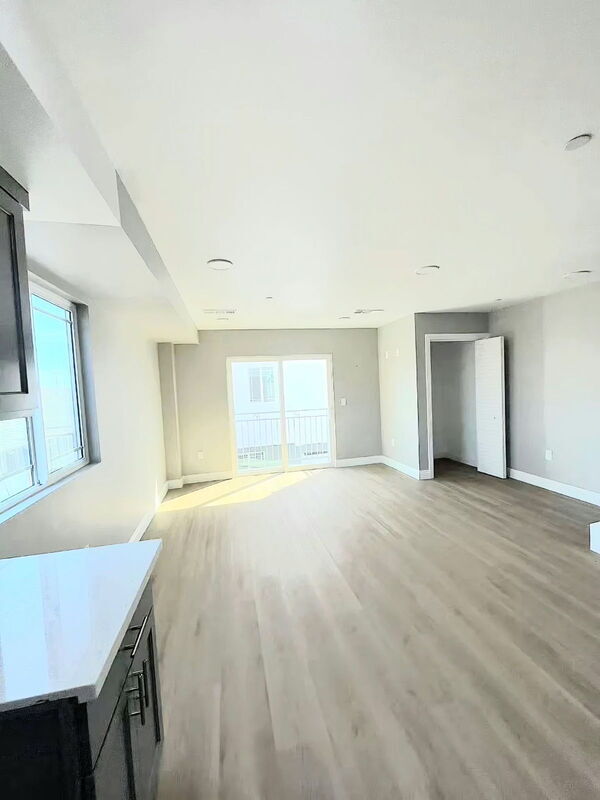 Foto del edificio - 1731 E 68th St