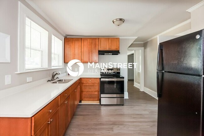 Foto del edificio - 4 Bedroom Pet-Friendly Home in Charlotte, NC with Main Street Renewal