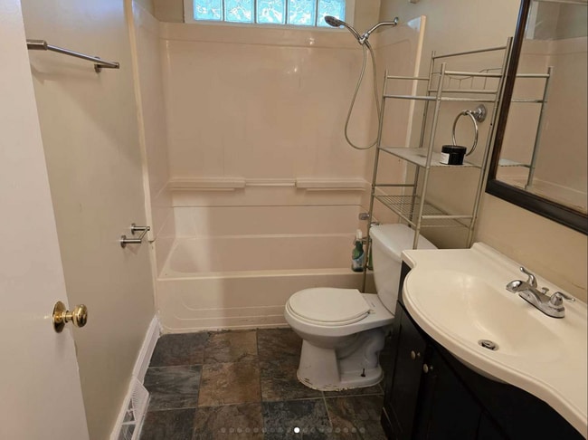 Foto del edificio - Charming 3-Bedroom Ranch with Modern Updat...
