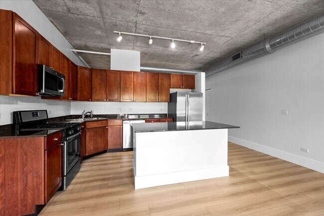 Building Photo - 1000 N Kingsbury St