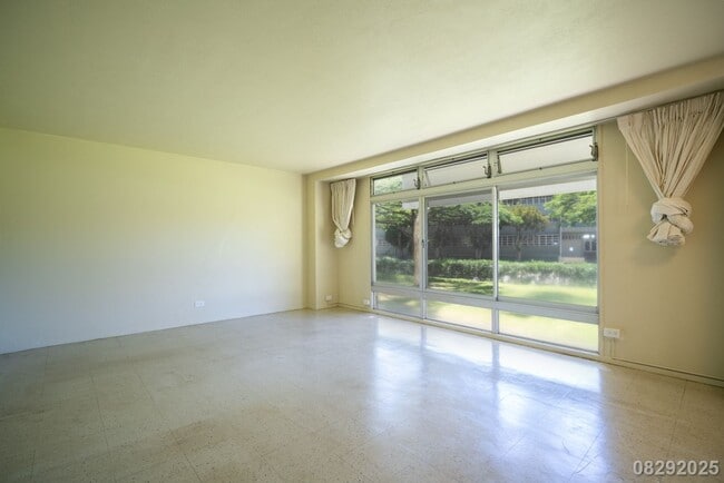 Building Photo - Queen Emma Gardens, Prince Tower, Studio $...