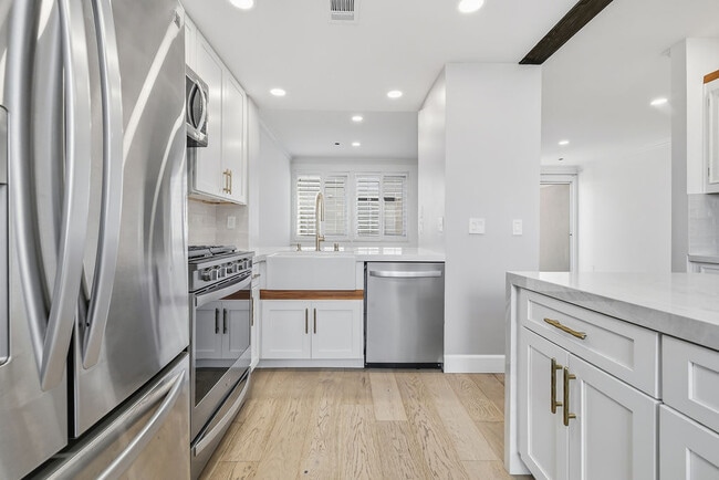 Building Photo - 501 Herondo St