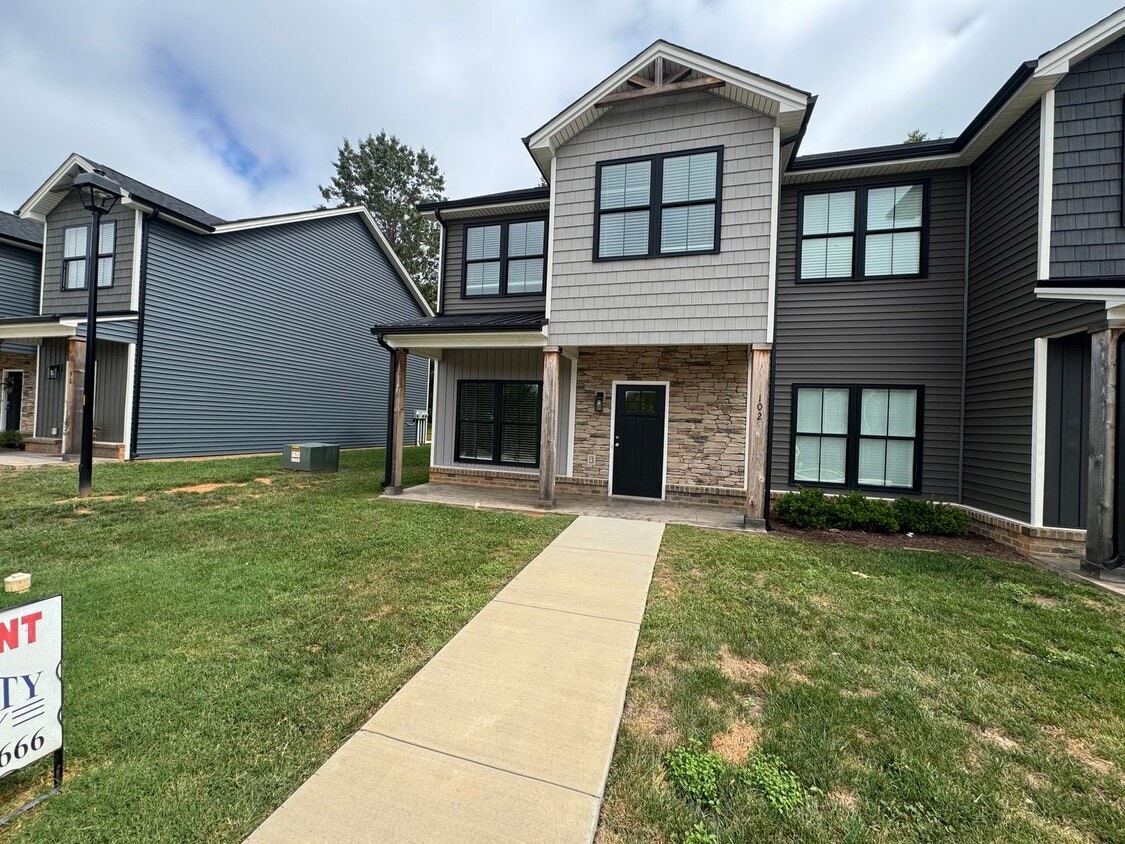 End Unit Luxury Townhouse in Campbell County - End Unit Luxury Townhouse in Campbell County