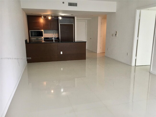 Foto del edificio - 475 Brickell Ave