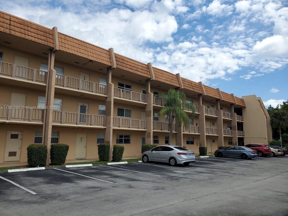 6550 Royal Palm Blvd Unit 112A, Margate, FL 33063 Condo for Rent in