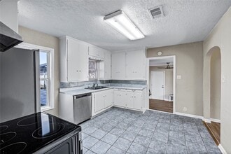 Building Photo - 1407 Bess Rd