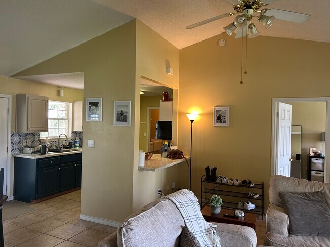 Foto del edificio - 4007 Lochmoor Dr