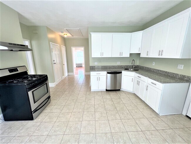Building Photo - 2 br, 1 bath Triplex - 0Pearl Ave Apt 2