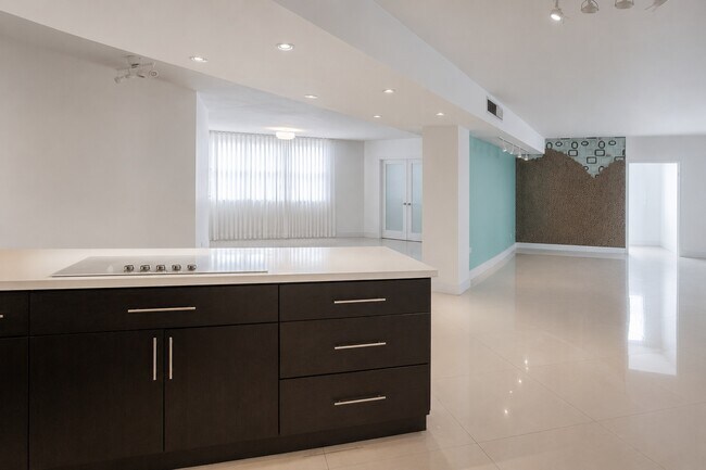 Foto del edificio - 825 Brickell Bay Dr