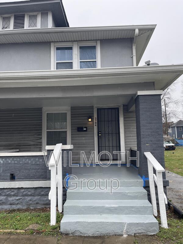 Primary Photo - 3704 E New York St