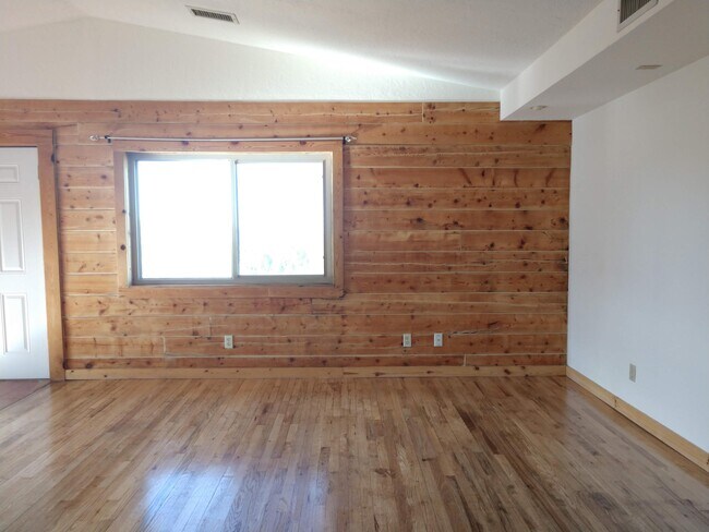 Building Photo - 8 Calle Taraddei